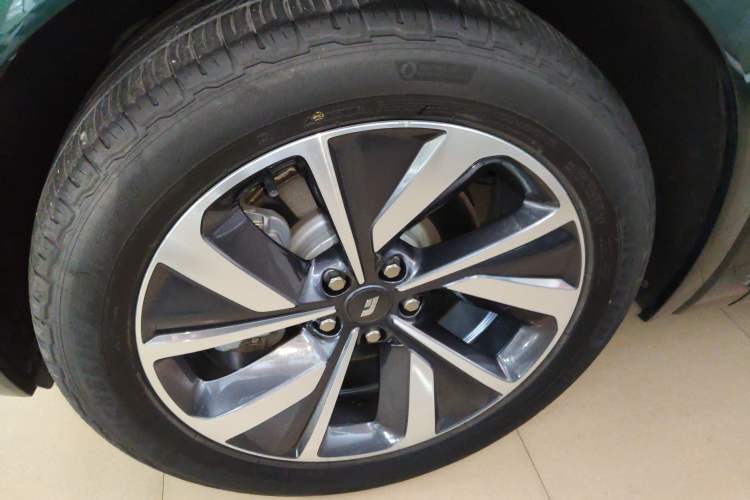 Used Li Auto ONE 2021 Extended-Range 6-Seater Version Left Front Wheel Hub