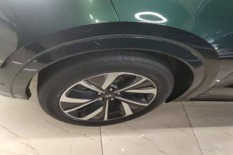 Used Li Auto ONE 2021 Extended-Range 6-Seater Version Left Front Wheel Hub