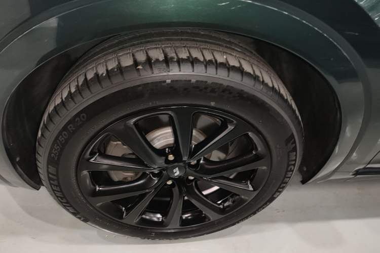 Used Li Auto ONE 2021 Extended-Range 6-Seater Version Left Front Wheel Hub