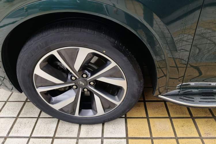 Used Li Auto ONE 2021 Extended-Range 6-Seater Version Left Front Wheel Hub