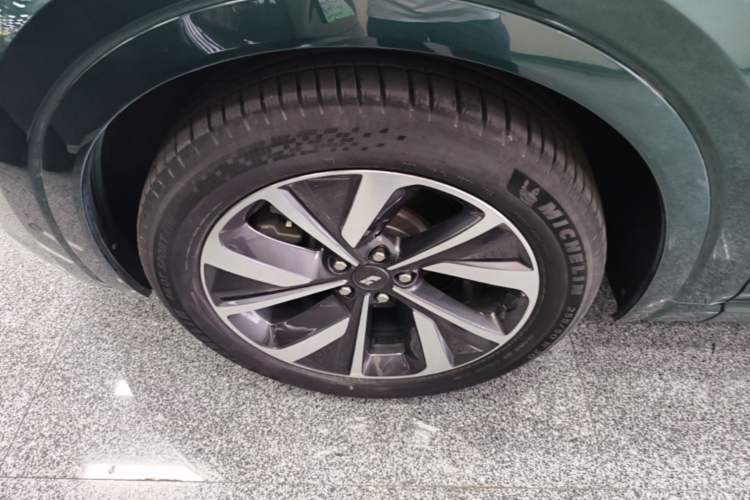 Used Li Auto ONE 2021 Extended-Range 6-Seater Version Left Front Wheel Hub