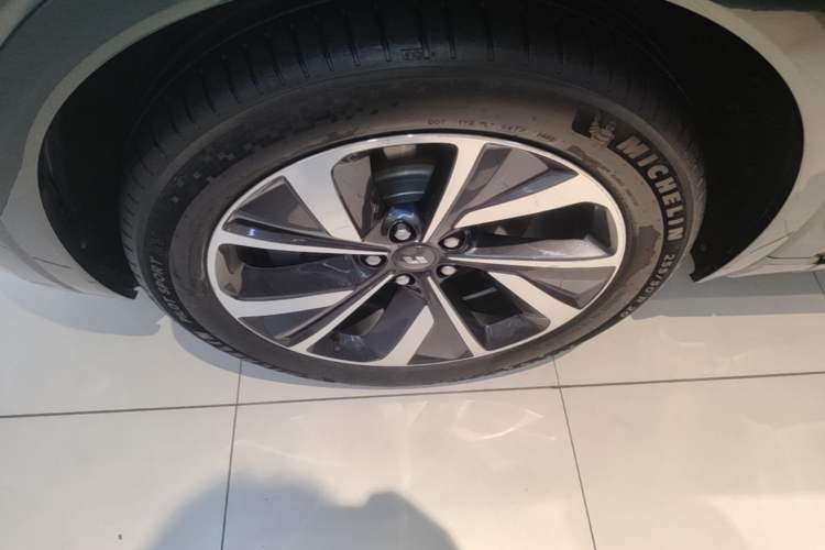 Used Li Auto ONE 2021 Extended-Range 6-Seater Version Left Front Wheel Hub