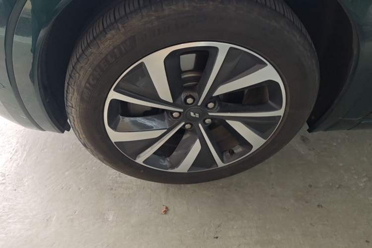 Used Li Auto ONE 2021 Extended-Range 6-Seater Version Left Front Wheel Hub