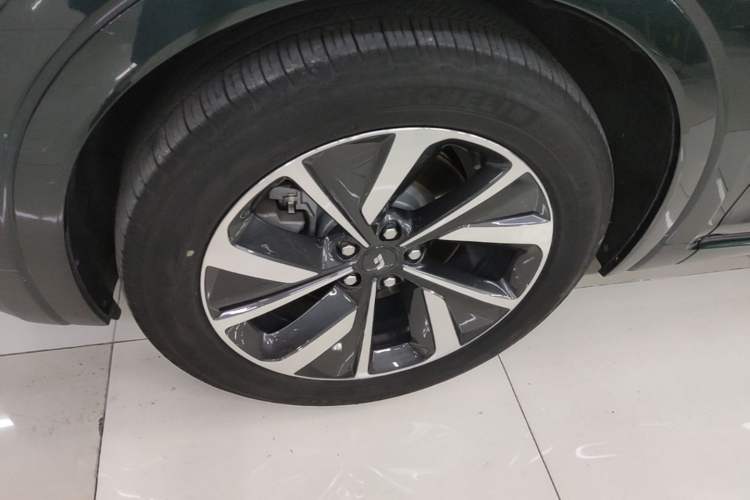 Used Li Auto ONE 2021 Extended-Range 6-Seater Version Left Front Wheel Hub