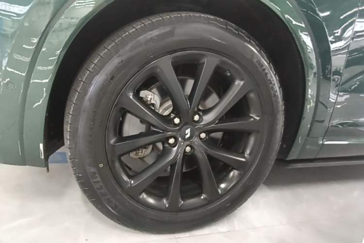 Used Li Auto ONE 2021 Extended-Range 6-Seater Version Left Front Wheel Hub