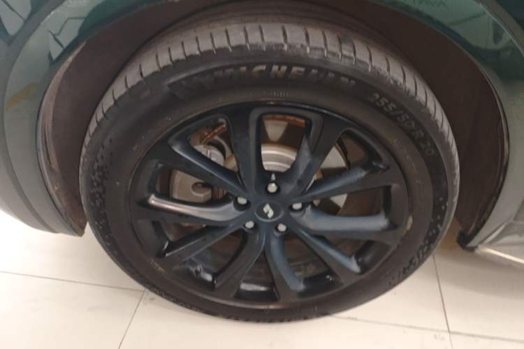 Used Li Auto ONE 2021 Extended-Range 6-Seater Version Left Front Wheel Hub