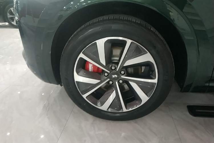 Used Li Auto ONE 2021 Extended-Range 6-Seater Version Left Front Wheel Hub