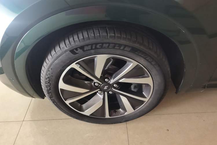 Used Li Auto ONE 2021 Extended-Range 6-Seater Version Left Front Wheel Hub