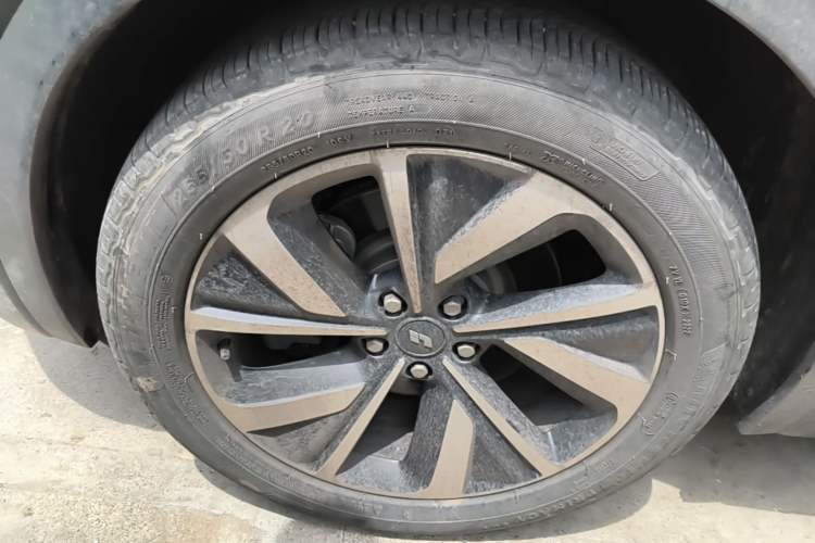 Used Li Auto ONE 2021 Extended-Range 6-Seater Version Left Front Wheel Hub