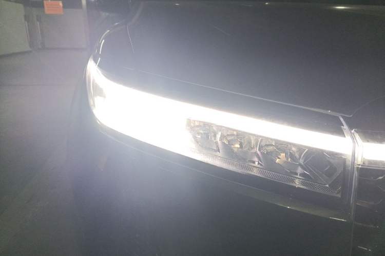 Used Li Auto ONE 2021 Extended-Range 6-Seater Version Right Front Headlight