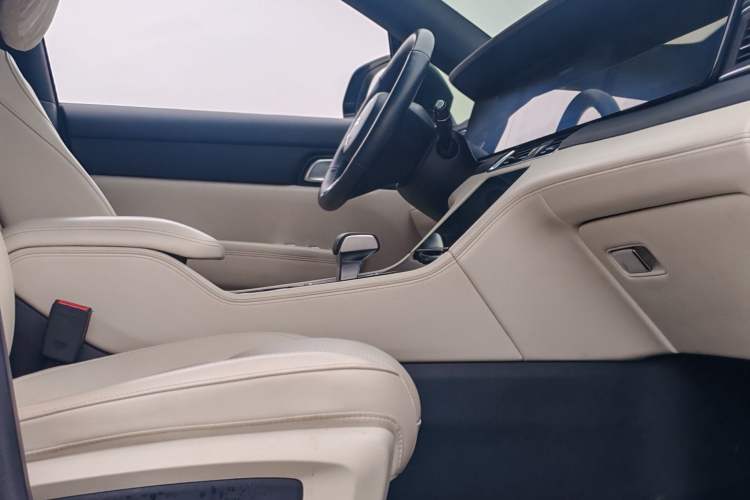 Used Li Auto ONE 2021 Extended-Range 6-Seater Version Right Front Seat
