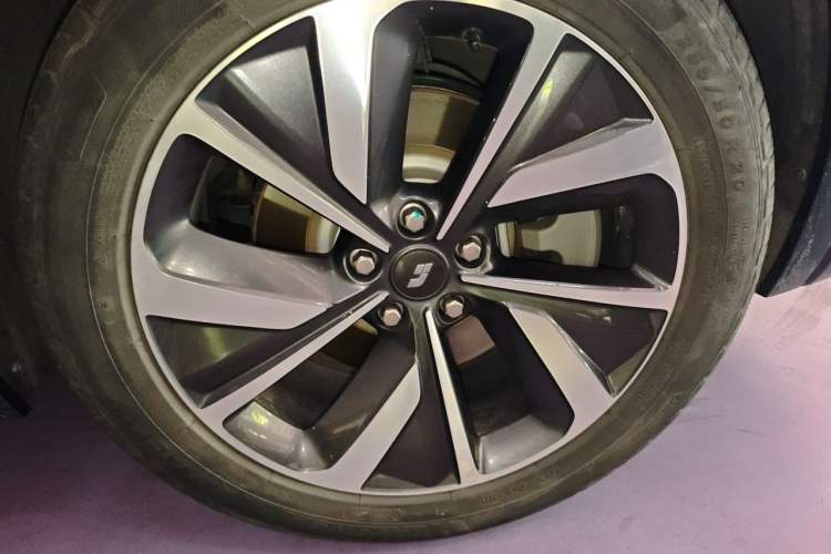 Used Li Auto ONE 2021 Extended-Range 6-Seater Version Right Front Wheel Hub