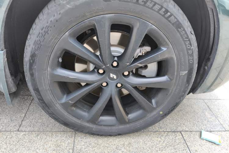 Used Li Auto ONE 2021 Extended-Range 6-Seater Version Right Front Wheel Hub
