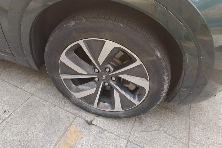 Used Li Auto ONE 2021 Extended-Range 6-Seater Version Right Front Wheel Hub