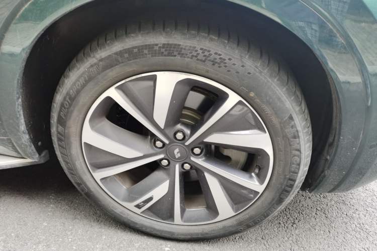 Used Li Auto ONE 2021 Extended-Range 6-Seater Version Right Front Wheel Hub
