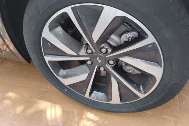 Used Li Auto ONE 2021 Extended-Range 6-Seater Version Right Front Wheel Hub