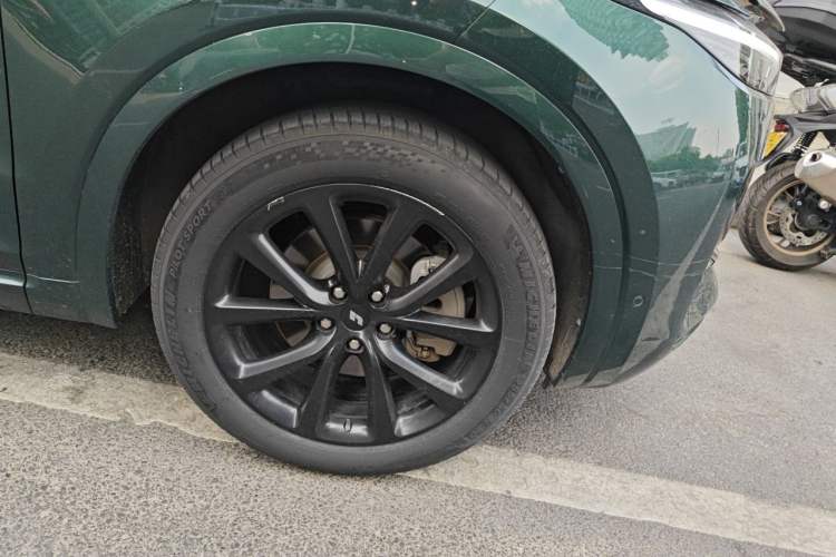 Used Li Auto ONE 2021 Extended-Range 6-Seater Version Right Front Wheel Hub