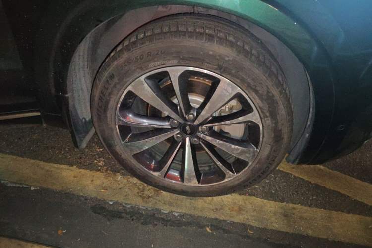 Used Li Auto ONE 2021 Extended-Range 6-Seater Version Right Front Wheel Hub