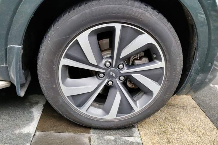 Used Li Auto ONE 2021 Extended-Range 6-Seater Version Right Front Wheel Hub