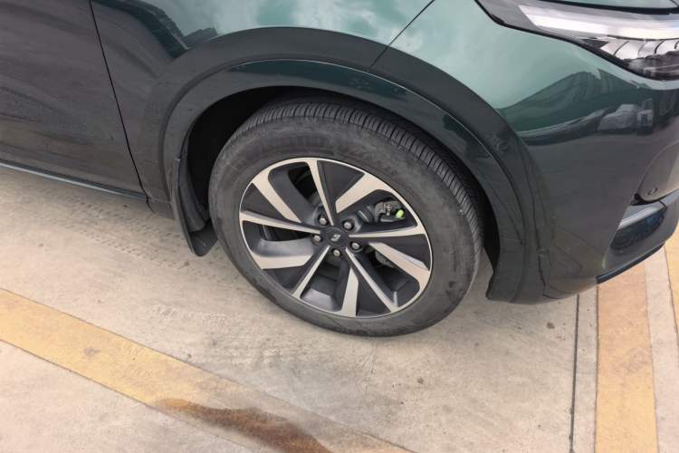 Used Li Auto ONE 2021 Extended-Range 6-Seater Version Right Front Wheel Hub