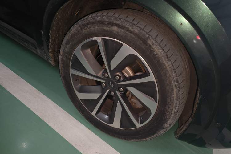 Used Li Auto ONE 2021 Extended-Range 6-Seater Version Right Front Wheel Hub