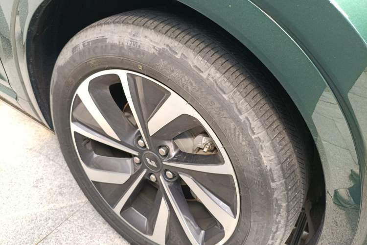 Used Li Auto ONE 2021 Extended-Range 6-Seater Version Right Front Wheel Hub