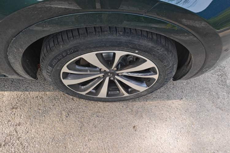 Used Li Auto ONE 2021 Extended-Range 6-Seater Version Right Front Wheel Hub
