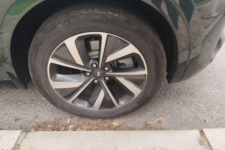 Used Li Auto ONE 2021 Extended-Range 6-Seater Version Right Front Wheel Hub