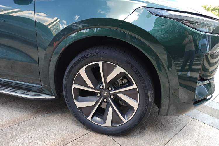 Used Li Auto ONE 2021 Extended-Range 6-Seater Version Right Front Wheel Hub