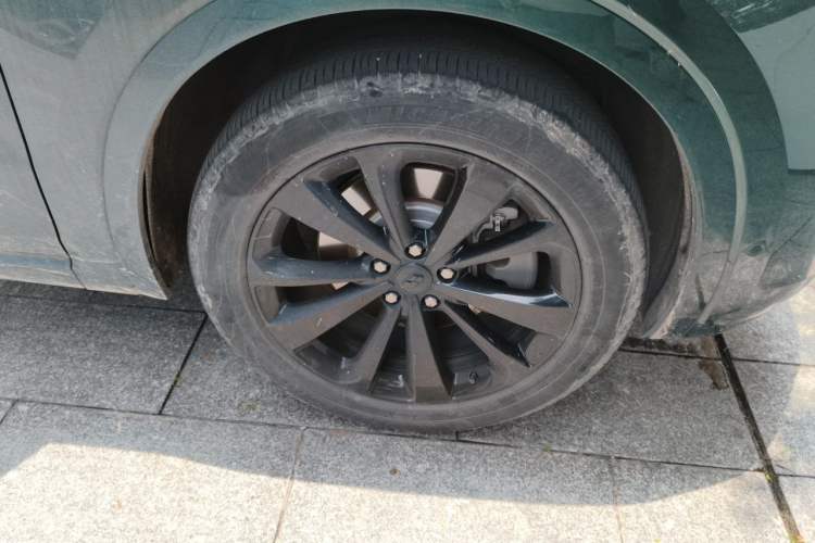 Used Li Auto ONE 2021 Extended-Range 6-Seater Version Right Front Wheel Hub