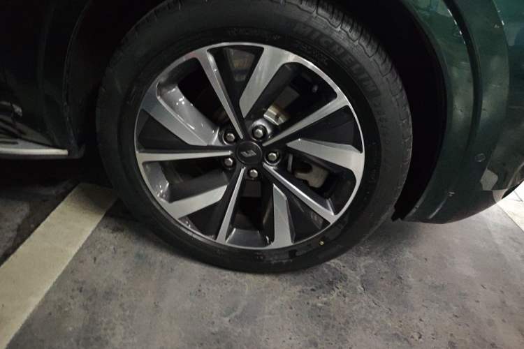 Used Li Auto ONE 2021 Extended-Range 6-Seater Version Right Front Wheel Hub
