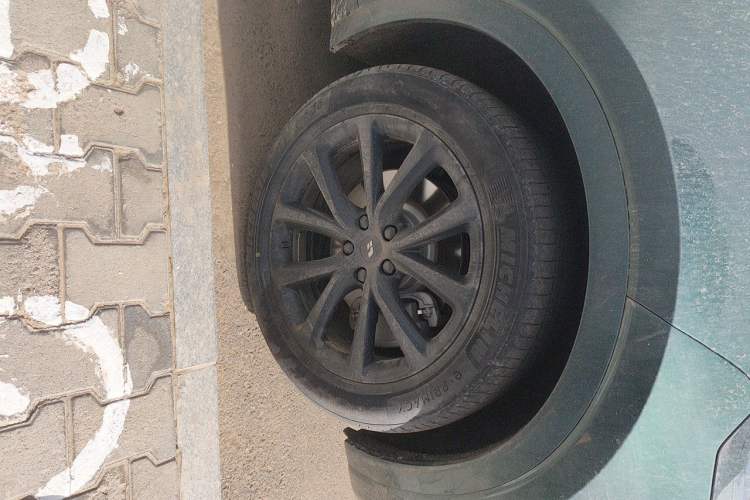 Used Li Auto ONE 2021 Extended-Range 6-Seater Version Right Front Wheel Hub
