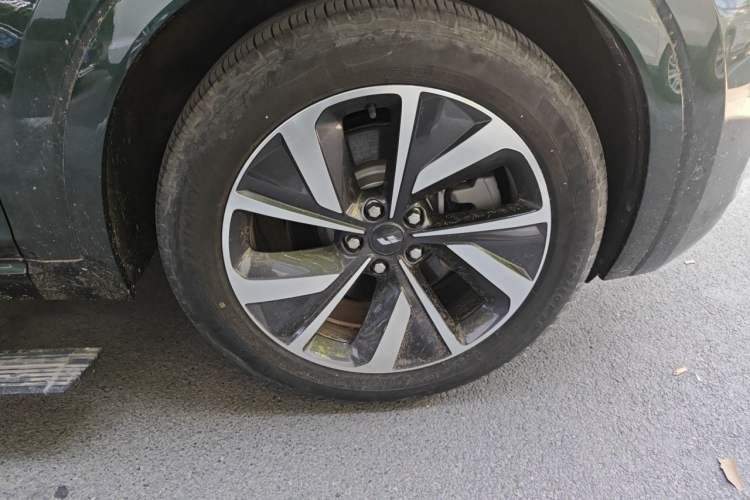 Used Li Auto ONE 2021 Extended-Range 6-Seater Version Right Front Wheel Hub