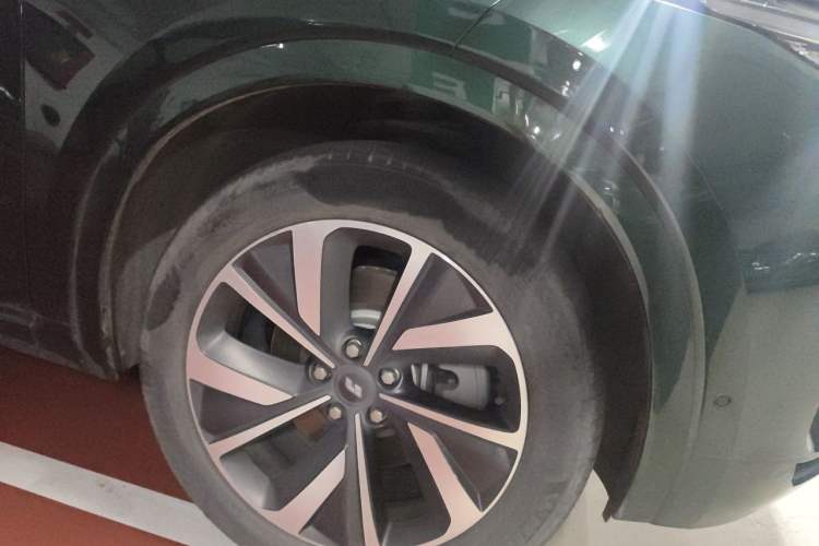 Used Li Auto ONE 2021 Extended-Range 6-Seater Version Right Front Wheel Hub