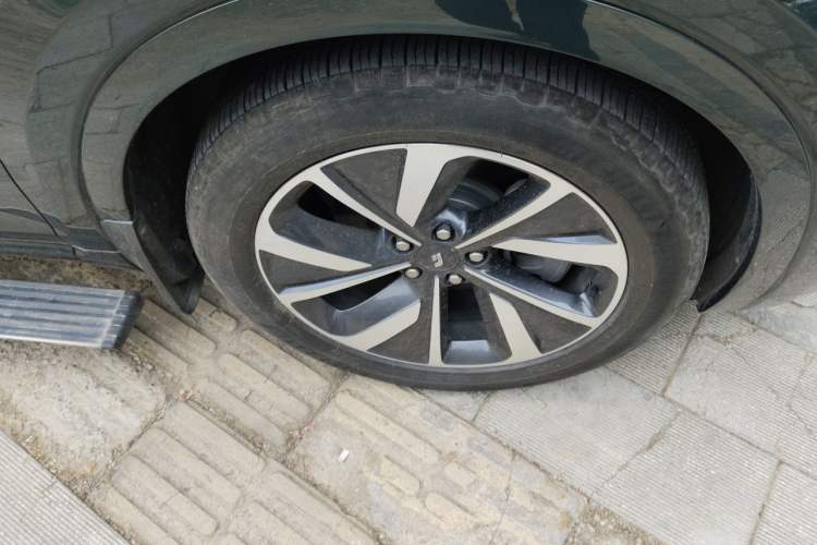 Used Li Auto ONE 2021 Extended-Range 6-Seater Version Right Front Wheel Hub