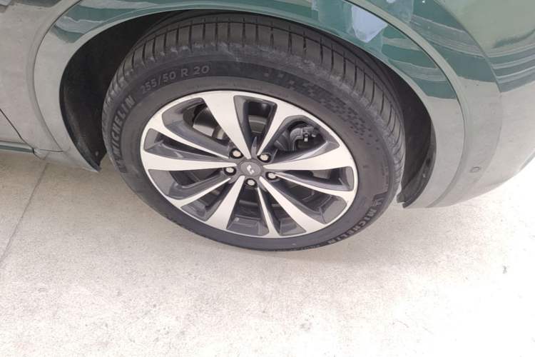 Used Li Auto ONE 2021 Extended-Range 6-Seater Version Right Front Wheel Hub