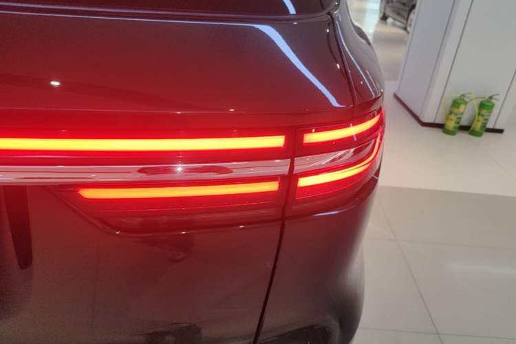 Used Li Auto ONE 2021 Extended-Range 6-Seater Version Right Rear Taillight