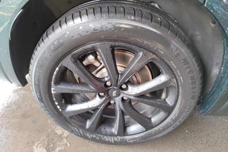 Used Li Auto ONE 2021 Extended-Range 6-Seater Version Right Rear Wheel Hub