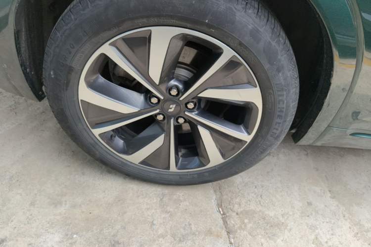 Used Li Auto ONE 2021 Extended-Range 6-Seater Version Right Rear Wheel Hub