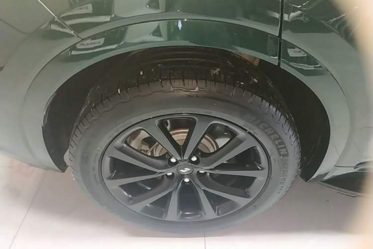 Used Li Auto ONE 2021 Extended-Range 6-Seater Version Right Rear Wheel Hub