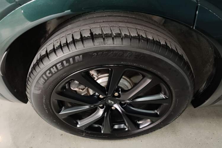 Used Li Auto ONE 2021 Extended-Range 6-Seater Version Right Rear Wheel Hub