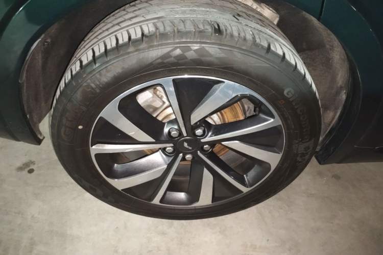 Used Li Auto ONE 2021 Extended-Range 6-Seater Version Right Rear Wheel Hub