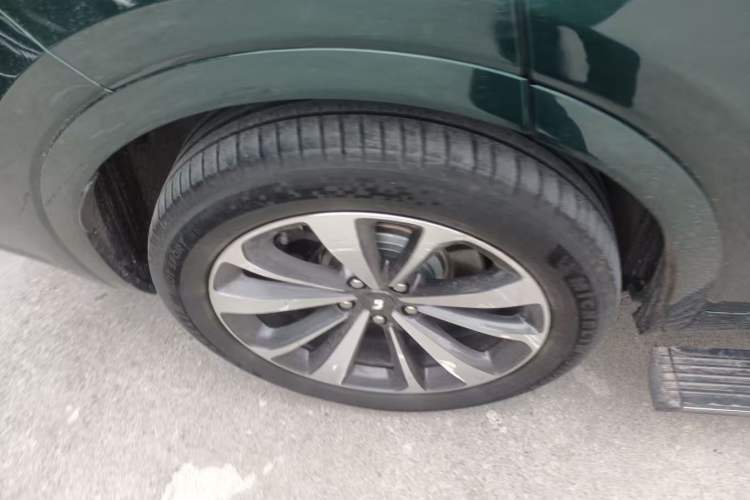 Used Li Auto ONE 2021 Extended-Range 6-Seater Version Right Rear Wheel Hub