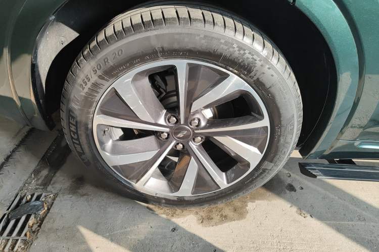 Used Li Auto ONE 2021 Extended-Range 6-Seater Version Right Rear Wheel Hub