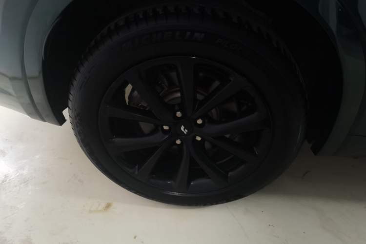 Used Li Auto ONE 2021 Extended-Range 6-Seater Version Right Rear Wheel Hub