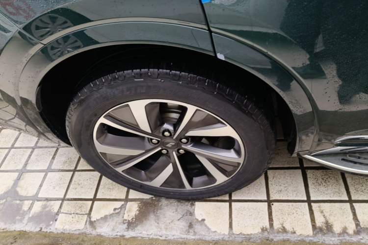 Used Li Auto ONE 2021 Extended-Range 6-Seater Version Right Rear Wheel Hub