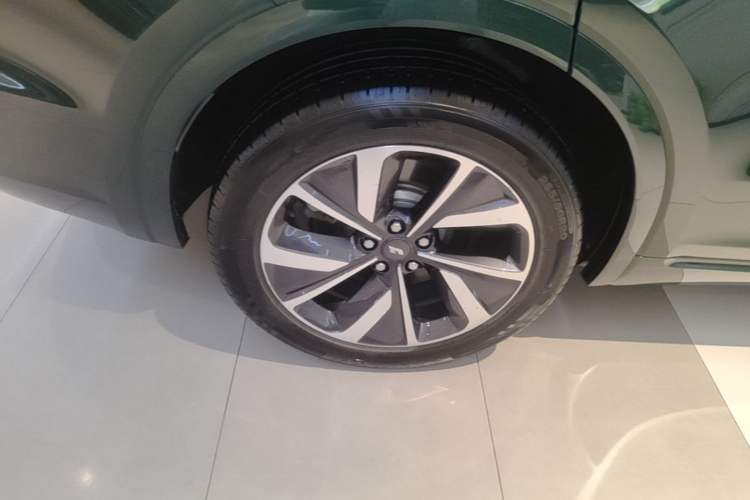 Used Li Auto ONE 2021 Extended-Range 6-Seater Version Right Rear Wheel Hub