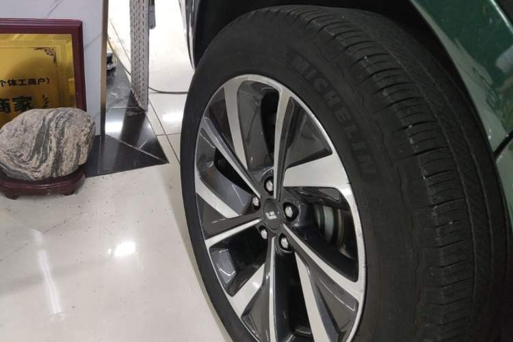 Used Li Auto ONE 2021 Extended-Range 6-Seater Version Right Rear Wheel Hub