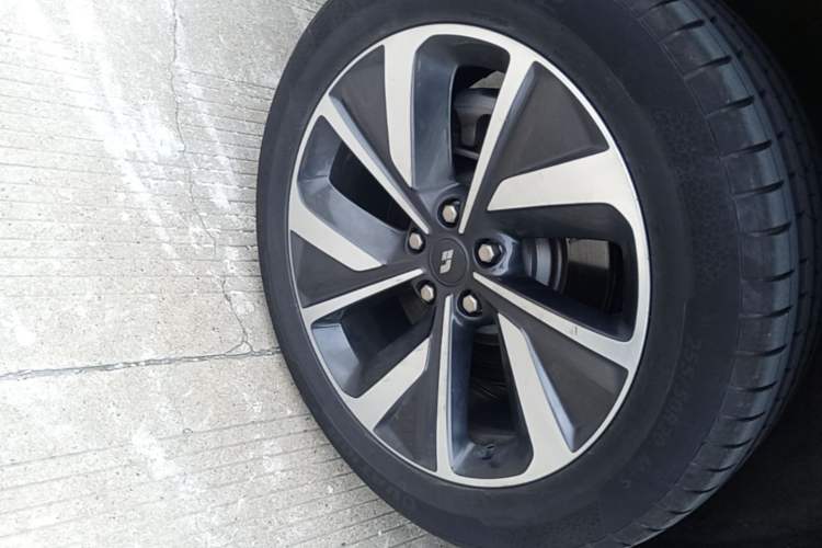Used Li Auto ONE 2021 Extended-Range 6-Seater Version Right Rear Wheel Hub