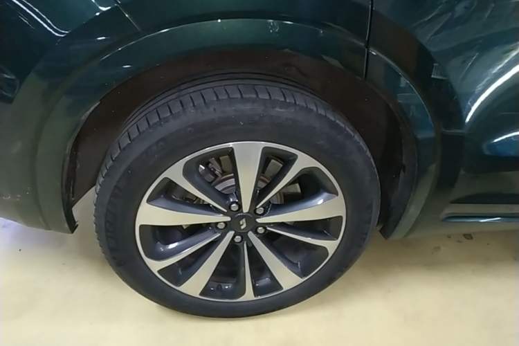 Used Li Auto ONE 2021 Extended-Range 6-Seater Version Right Rear Wheel Hub